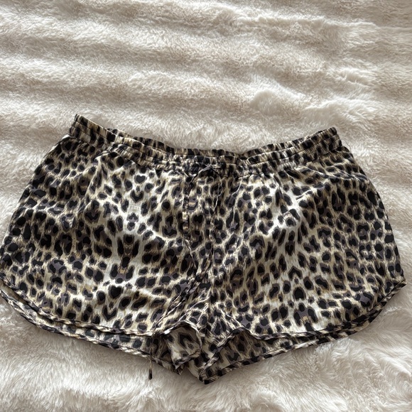 Vero Moda Pants - Cheetah Satin Shorts